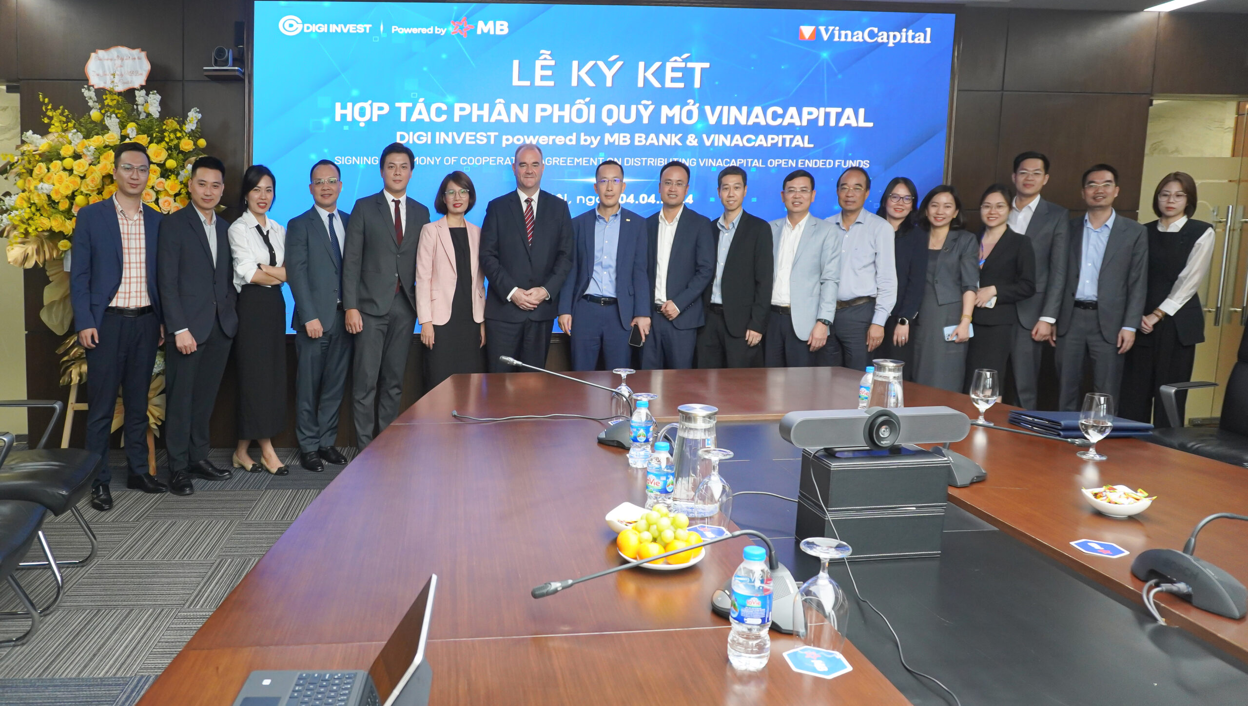 Ảnh Lễ ký kết hợp tác triển khai phân phối sản phẩm chứng chỉ quỹ giữa Công ty Cổ phần Digi Invest và Công ty Quản lý Quỹ VinaCapital. (Ảnh Digi Invest).